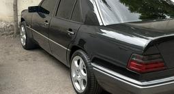 Mercedes-Benz E 200 1994 года за 2 400 000 тг. в Шымкент