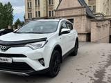 Toyota RAV4 2018 года за 13 000 000 тг. в Астана – фото 3