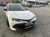 Toyota Camry 2020 года за 15 490 000 тг. в Алматы – фото 2