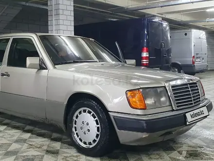 Mercedes-Benz E 260 1992 года за 1 590 000 тг. в Алматы – фото 2