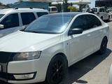 Skoda Rapid 2016 года за 3 850 000 тг. в Атырау – фото 4