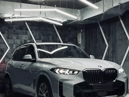 BMW X5 2025 года за 63 000 000 тг. в Алматы – фото 2