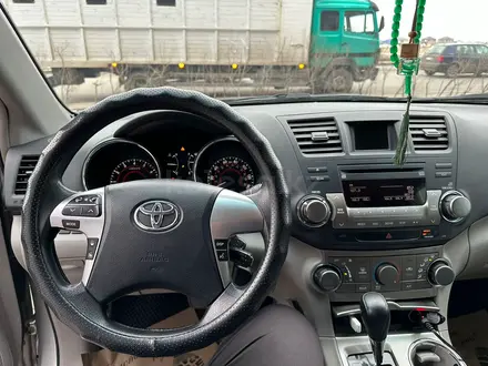 Toyota Highlander 2011 года за 12 500 000 тг. в Астана – фото 17