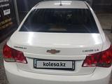 Chevrolet Cruze 2011 года за 2 800 000 тг. в Караганда – фото 4