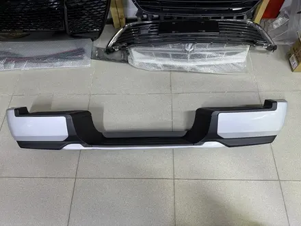 Бампер задний Mitsubishi L200 (2018-) за 110 000 тг. в Уральск