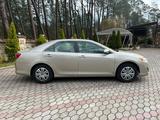 Toyota Camry 2014 года за 6 900 000 тг. в Актобе – фото 4