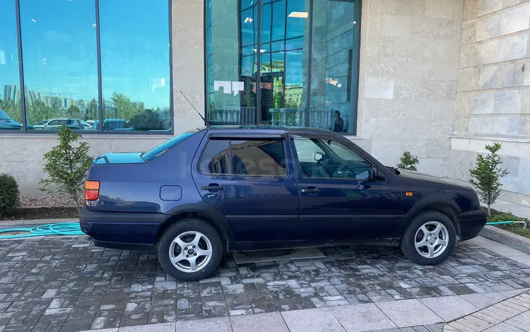 Volkswagen Vento 1994 года за 2 200 000 тг. в Астана