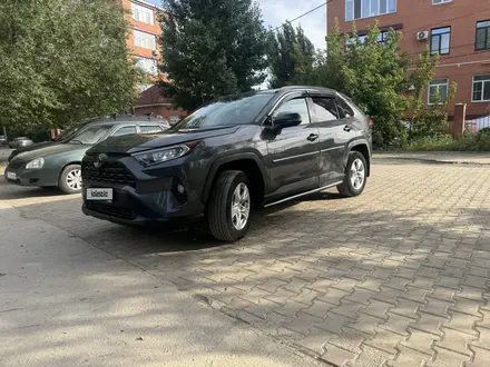 Toyota RAV4 2020 года за 14 100 000 тг. в Актобе