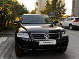 Volkswagen Touareg 2005 года за 5 500 000 тг. в Алматы – фото 4