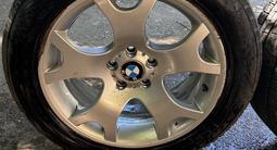 Зимний комплект шин с дисками R19 на BMW за 250 000 тг. в Караганда