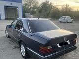 Mercedes-Benz E 200 1993 года за 700 000 тг. в Семей – фото 4