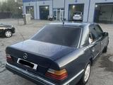 Mercedes-Benz E 200 1993 года за 700 000 тг. в Семей – фото 3