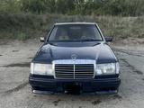 Mercedes-Benz E 200 1993 года за 700 000 тг. в Семей – фото 2