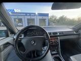 Mercedes-Benz E 200 1993 года за 700 000 тг. в Семей – фото 5