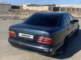 Mercedes-Benz E 320 2000 года за 3 500 000 тг. в Актау – фото 3