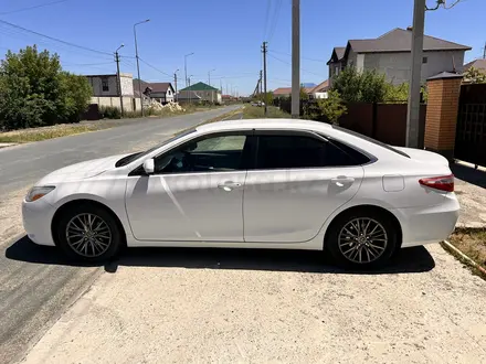 Toyota Camry 2015 года за 7 700 000 тг. в Атырау – фото 4