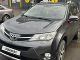 Toyota RAV4 2014 года за 9 800 000 тг. в Актобе
