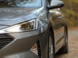 Hyundai Elantra 2020 годаfor8 550 000 тг. в Уральск – фото 4