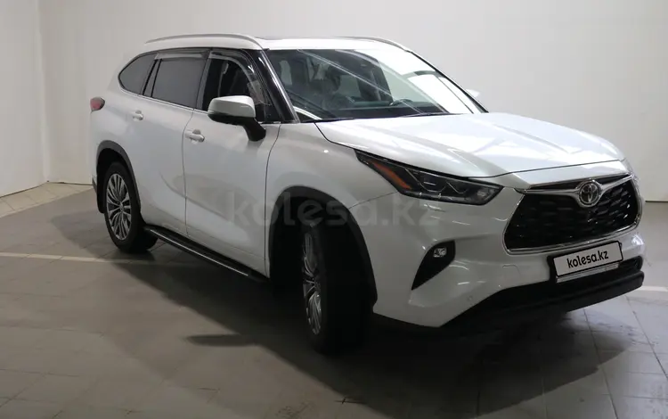 Toyota Highlander Luxe 2022 года за 35 171 500 тг. в Актобе