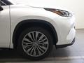 Toyota Highlander Luxe 2022 года за 35 171 500 тг. в Актобе – фото 6