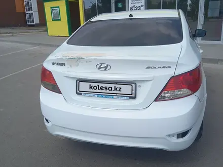 Hyundai Solaris 2013 года за 1 800 000 тг. в Уральск – фото 3