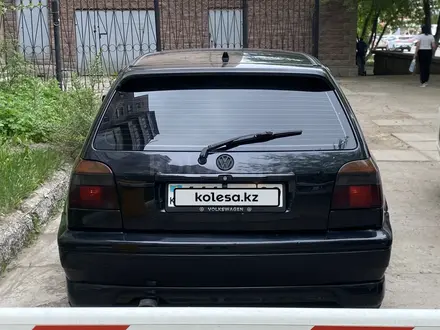 Volkswagen Golf 1997 года за 2 290 000 тг. в Караганда – фото 3