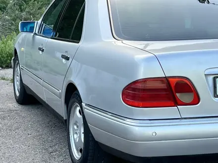 Mercedes-Benz E 280 1998 года за 3 690 000 тг. в Алматы – фото 4