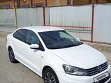 Volkswagen Polo 2016 года за 5 800 000 тг. в Атырау – фото 2