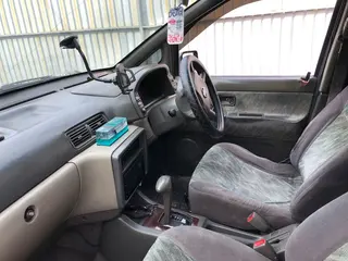 Nissan Prairie Joy, 1997