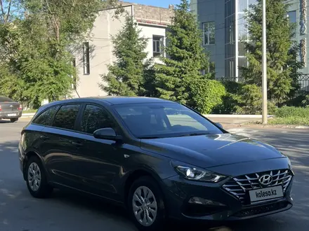 Hyundai i30 2022 года за 7 150 000 тг. в Уральск – фото 2