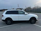 Volkswagen Touareg 2007 года за 6 790 000 тг. в Алматы – фото 4