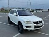 Volkswagen Touareg 2007 года за 6 790 000 тг. в Алматы – фото 3