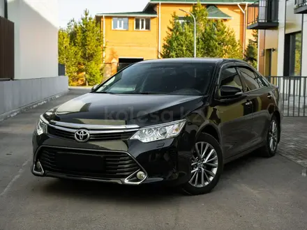 Toyota Camry 2016 года за 13 700 000 тг. в Астана – фото 2