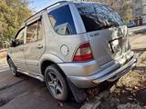 Mercedes-Benz ML 320 1999 годаүшін3 300 000 тг. в Алматы – фото 2