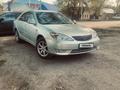 Toyota Camry 2003 года за 4 000 000 тг. в Актобе – фото 2