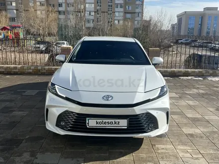 Toyota Camry 2025 года за 23 800 000 тг. в Актобе