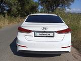 Hyundai Elantra 2018 годаfor8 800 000 тг. в Алматы – фото 5