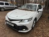 Toyota Camry 2021 года за 13 900 000 тг. в Астана – фото 2