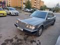 Mercedes-Benz E 220 1993 года за 1 800 000 тг. в Алматы