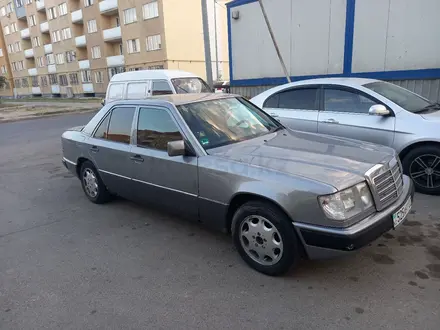 Mercedes-Benz E 220 1993 года за 1 800 000 тг. в Алматы – фото 2