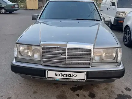 Mercedes-Benz E 220 1993 года за 1 800 000 тг. в Алматы – фото 3