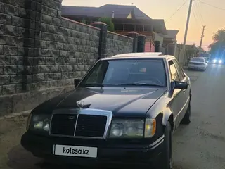 Mercedes-Benz E 230