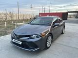 Toyota Camry 2018 года за 12 000 000 тг. в Тараз – фото 2