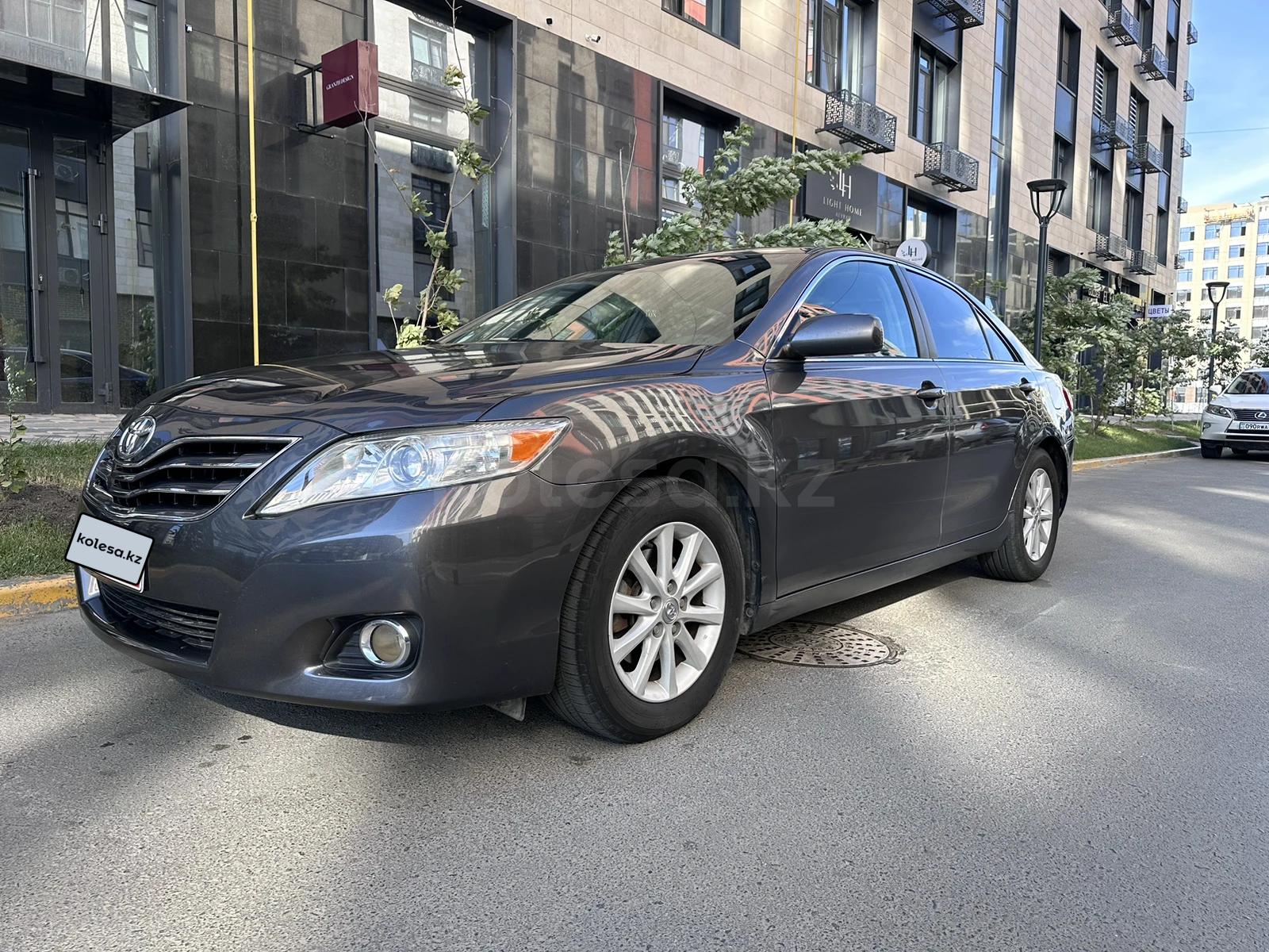 Toyota Camry 2010 г.