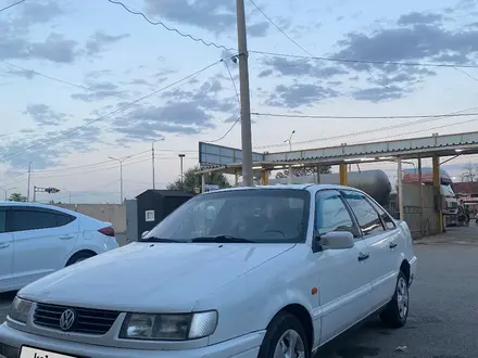 Volkswagen Passat 1994 года за 1 500 000 тг. в Шымкент – фото 4