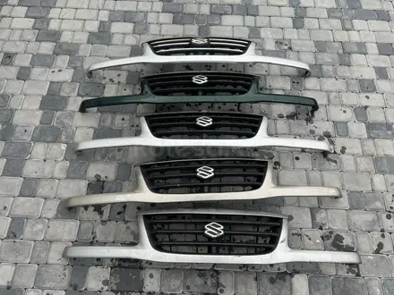 Решетка радиатора Suzuki Grand Vitara за 60 000 тг. в Алматы