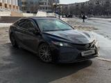 Toyota Camry 2021 года за 14 000 000 тг. в Атырау – фото 4