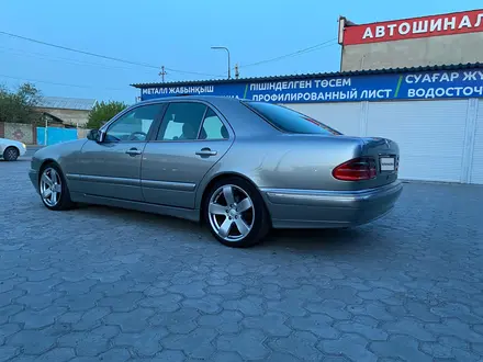 Mercedes-Benz E 320 1999 года за 6 800 000 тг. в Павлодар – фото 2