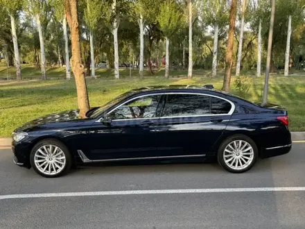 BMW 750 2015 года за 23 500 000 тг. в Алматы – фото 6