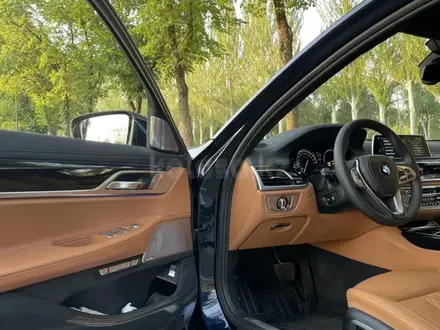 BMW 750 2015 года за 23 500 000 тг. в Алматы – фото 7
